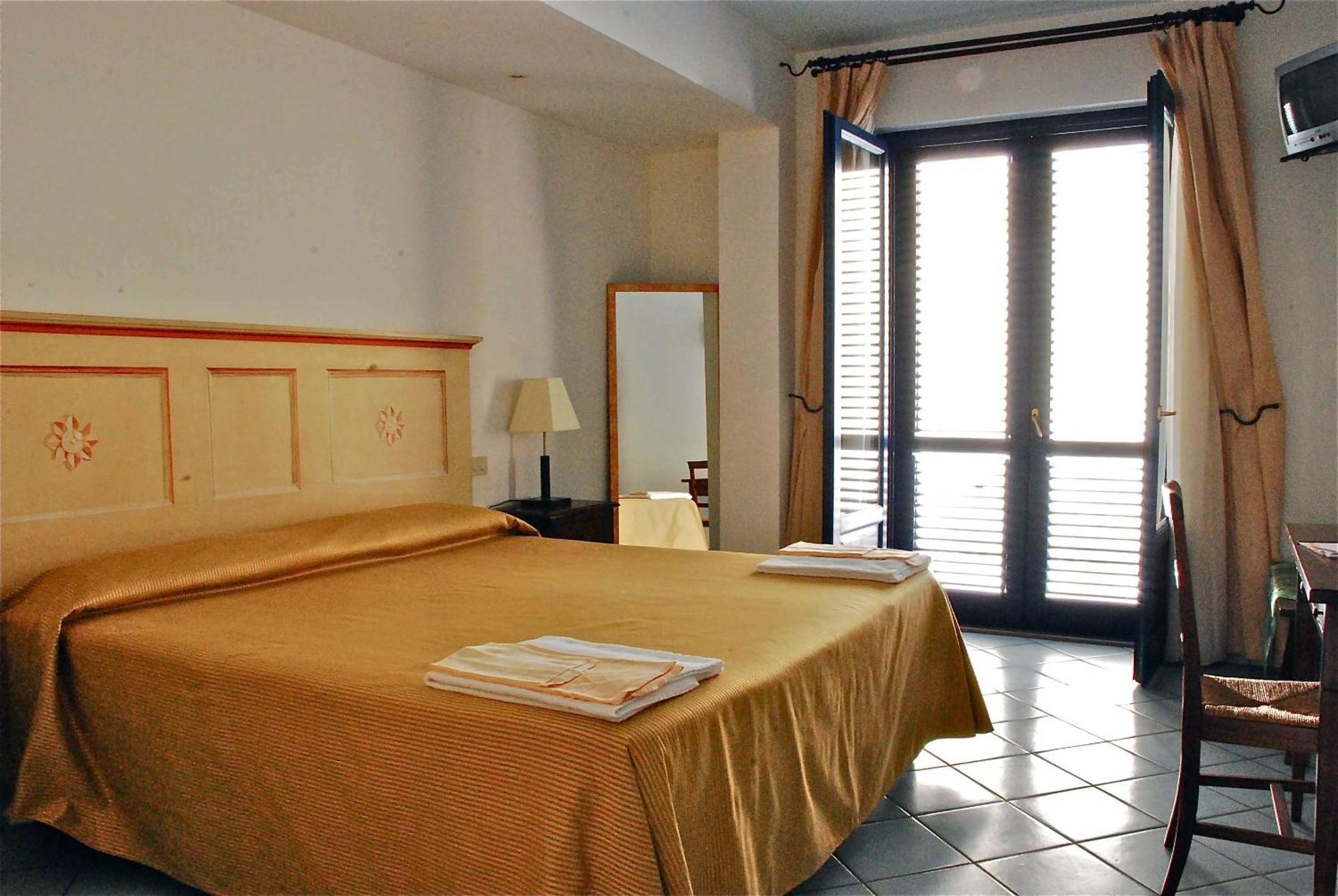 Hotel Villa Enrica - Aeolian Charme Липари Екстериор снимка