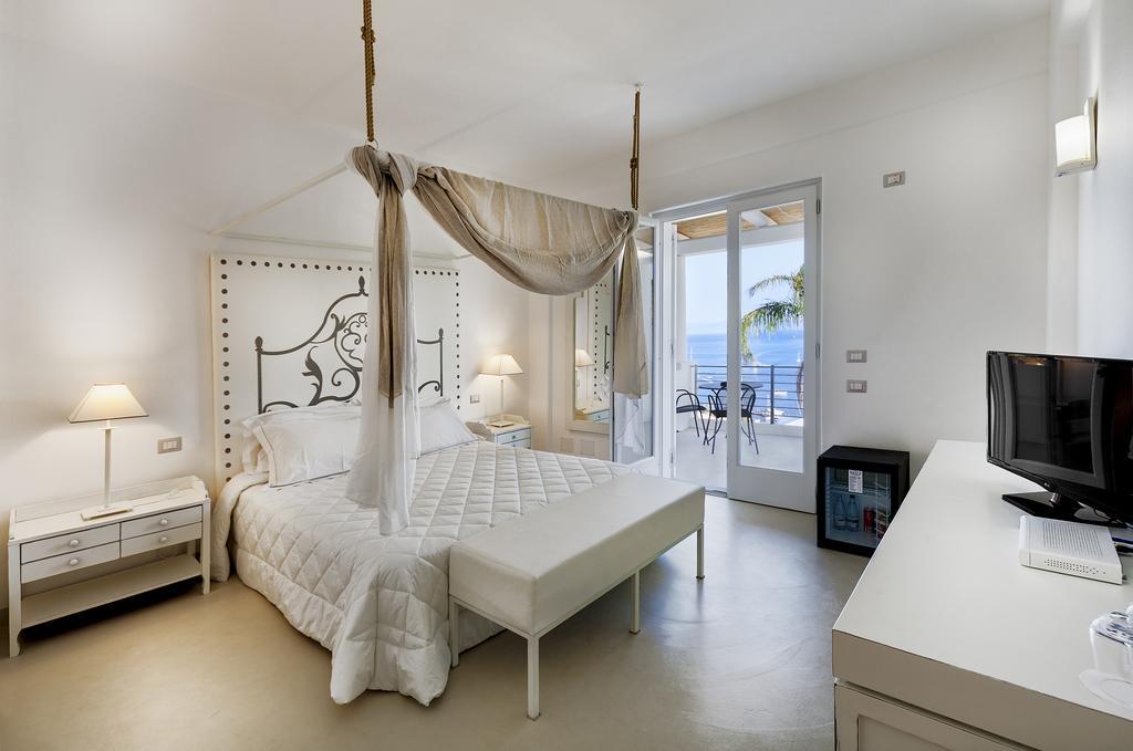 Hotel Villa Enrica - Aeolian Charme Липари Екстериор снимка